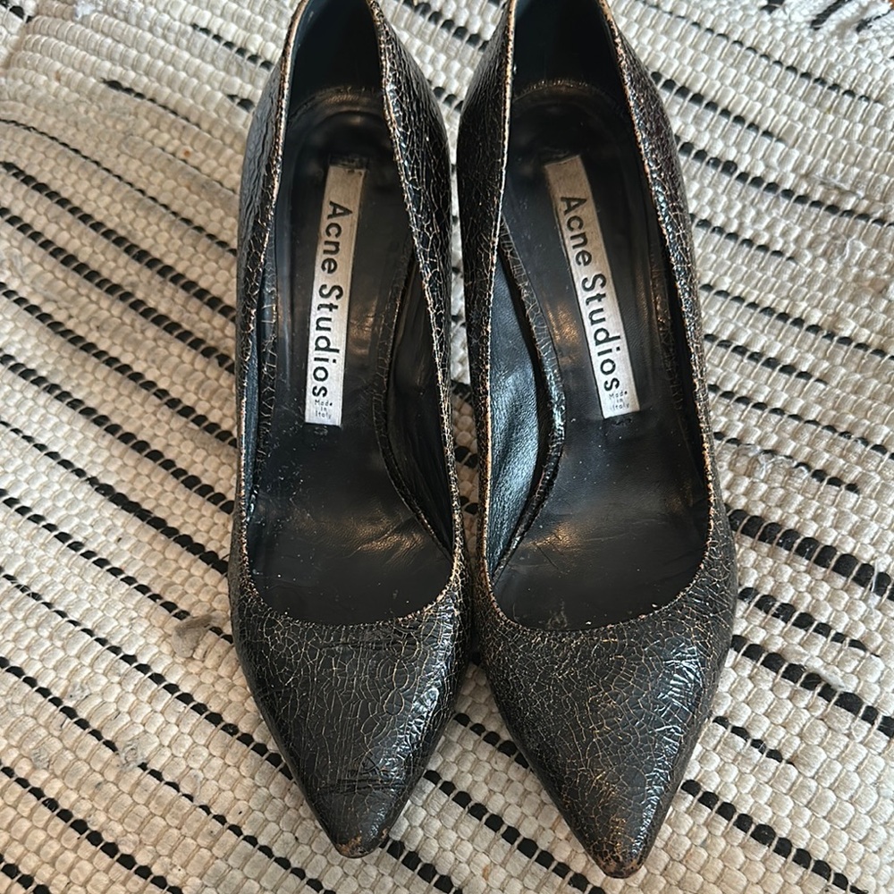 B1—ACNE STUDIOS Alivia Cracked Patent Leather Heels.